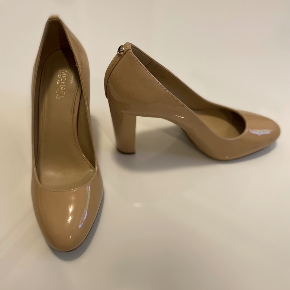 Michael Kors nude pumps size 5